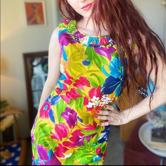 Vintage 1960s Floral Shift Dress W/ Ruffle Neckline - Picture 2 of 12